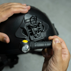 Armytek AHM-05 Schutzhelmhalterung